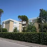 شقة Lovely Flat With Private Garden Next To The