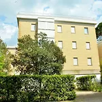 Lovely Flat With Private Garden Next To The بيبيوني