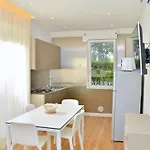 Lovely Flat With Private Garden Next To The * بيبيوني