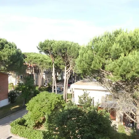 Daire Lovely Flat With Private Garden Next To The