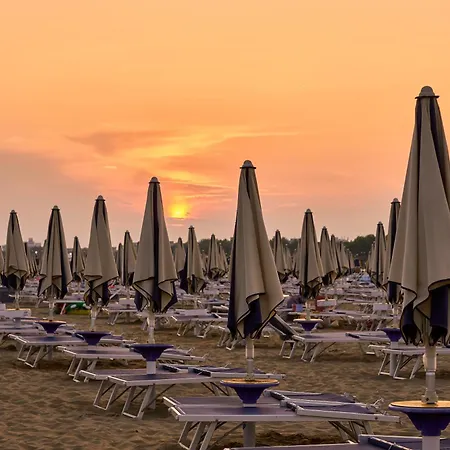 Lovely Flat With Private Garden Next To The * Bibione